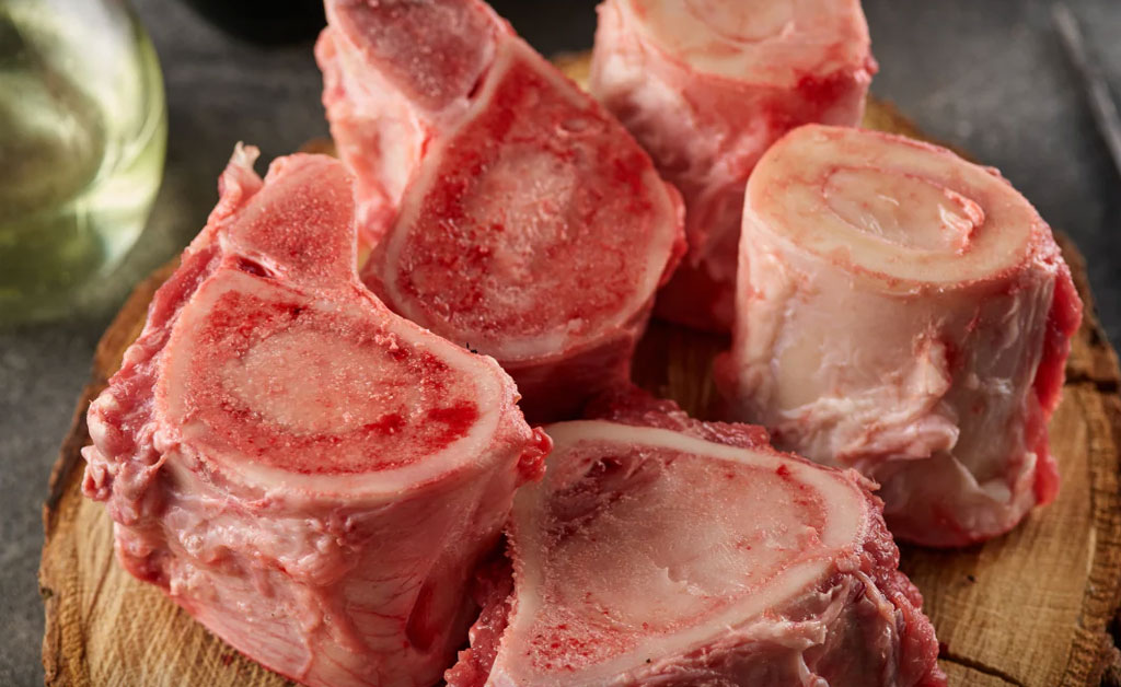 Colagénio, Glicina, Glutamina, Prolina, Ácido hialurónico, Minerais biodisponíveis – como cálcio, fósforo, magnésio e potássio Gelatina natural. 