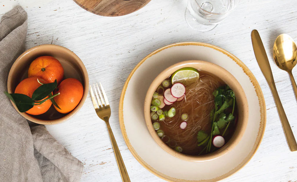 caldo de ossos cozinhado lentamente durante 24 horas